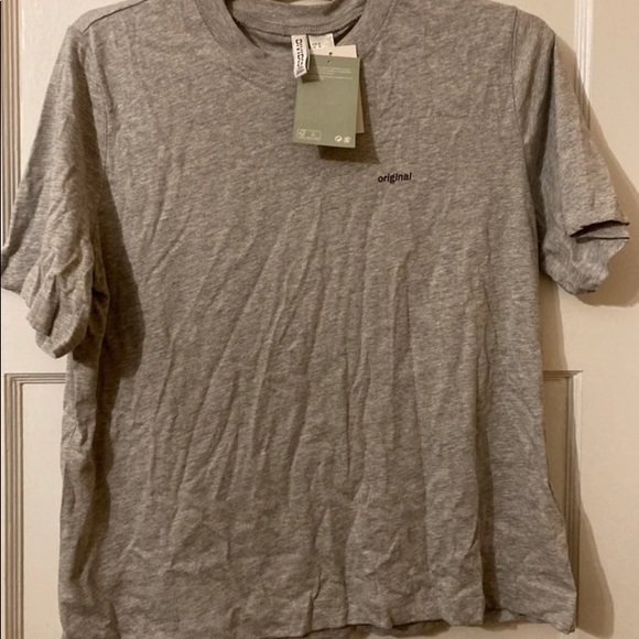 2 Nwt H&M tshirts - Picture 2 of 5